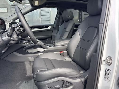 Carrara White Metallic 2026 Porsche Cayenne Cayenne