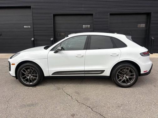 2025 Porsche Macan Macan T