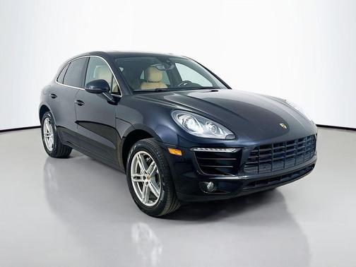 Jet Black Metallic 2017 Porsche Macan Macan