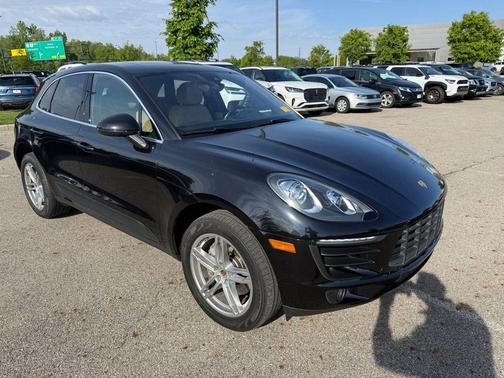 Jet Black Metallic 2017 Porsche Macan Macan