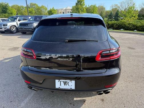 Jet Black Metallic 2017 Porsche Macan Macan