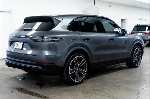 2023 Porsche Cayenne Adaptive Cruise Head-Up Display