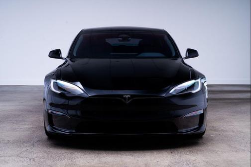 Solid Black 2023 Tesla Model S 1-Owner Traffic Aware Cruise Control w/ Autosteer