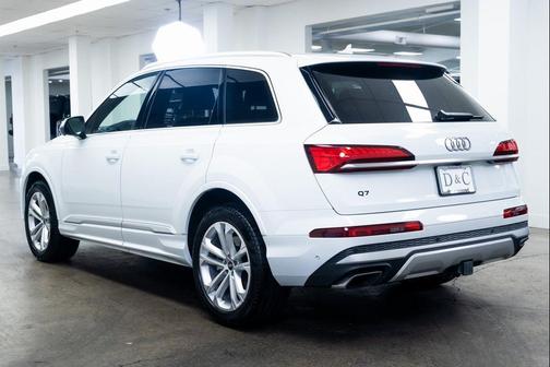 2025 Audi Q7 55 Premium Plus