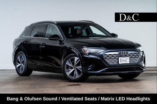 Mythos Black Metallic 2024 Audi Q8 e-tron Premium Plus