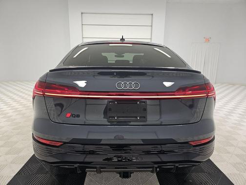 2024 Audi Q8 e-tron Premium Plus