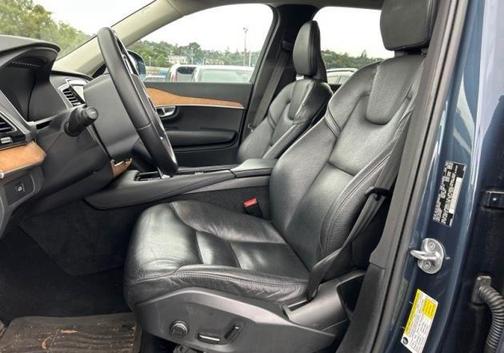 2023 Volvo XC90 B5 Plus