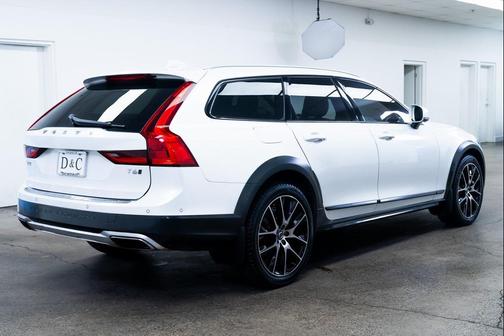 2017 Volvo V90 Cross Country T6