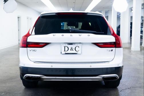 2017 Volvo V90 Cross Country T6