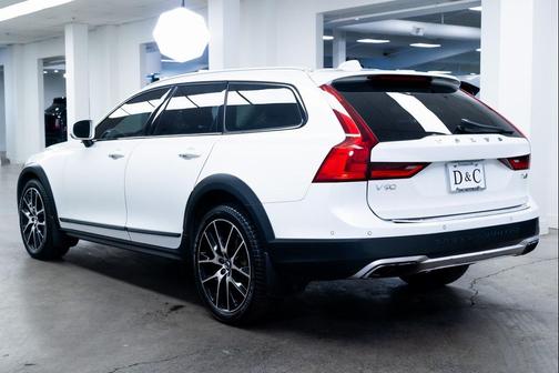 2017 Volvo V90 Cross Country T6