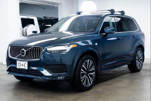 2022 Volvo XC90 T6 Momentum