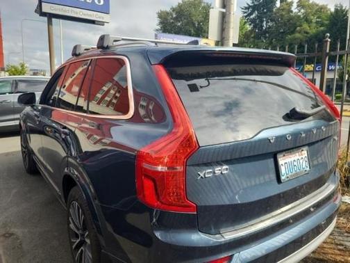 2022 Volvo XC90 T6 Momentum