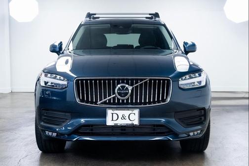 2022 Volvo XC90 T6 Momentum