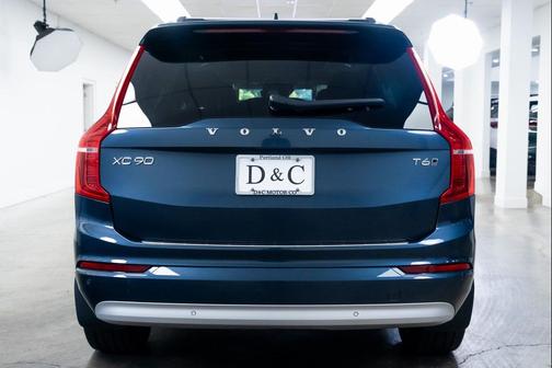 2022 Volvo XC90 T6 Momentum
