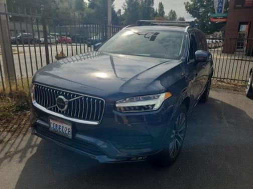 2022 Volvo XC90 T6 Momentum