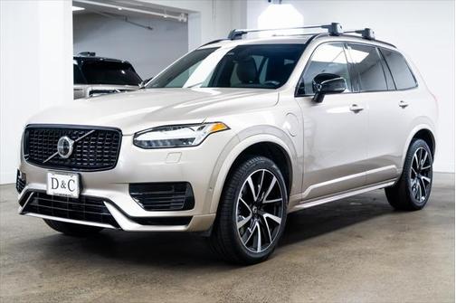 2023 Volvo XC90 Recharge Plug-In Hybrid T8 Plus Dark Theme 7-Seater