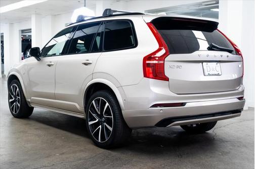 2023 Volvo XC90 Recharge Plug-In Hybrid T8 Plus Dark Theme 7-Seater