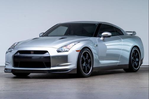 Super Silver 3-Coat Metallic 2009 Nissan GT-R Premium