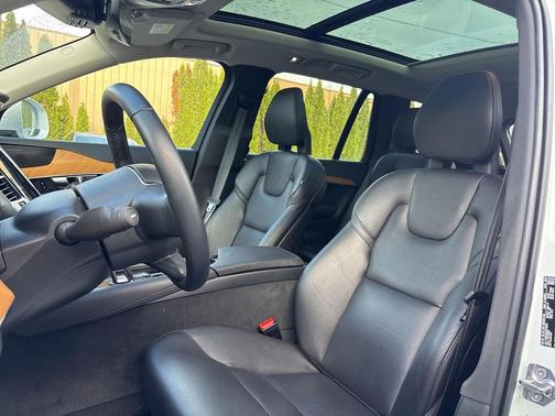 2022 Volvo XC90 Recharge Plug-In Hybrid T8 Inscription Expression 6 Passenger