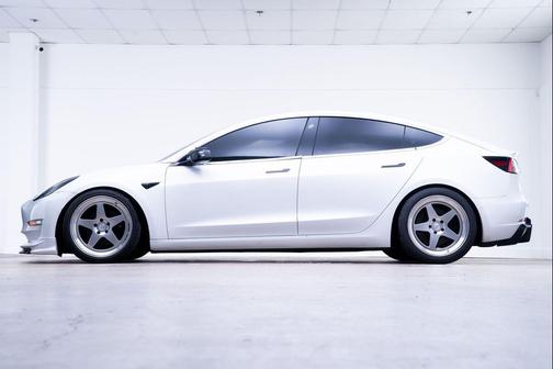 Pearl White Multi-Coat 2018 Tesla Model 3 Long Range