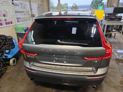 2021 Volvo XC60 T6 Momentum
