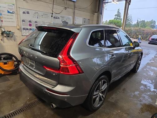 2021 Volvo XC60 T6 Momentum