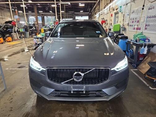 2021 Volvo XC60 T6 Momentum