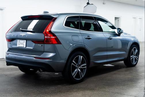 2021 Volvo XC60 T6 Momentum