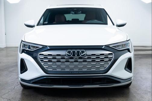 2024 Audi Q8 e-tron Premium
