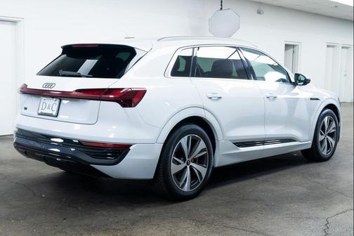2024 Audi Q8 e-tron Premium