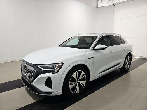 2024 Audi Q8 e-tron Premium
