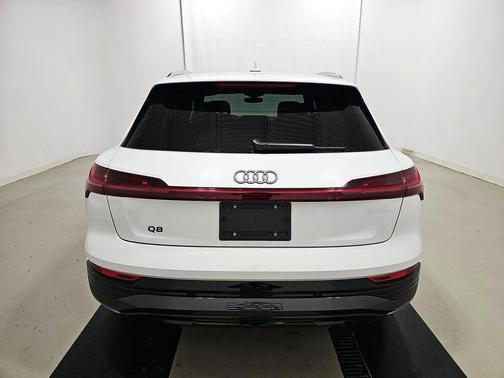 2024 Audi Q8 e-tron Premium