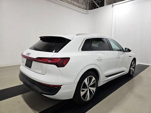 2024 Audi Q8 e-tron Premium