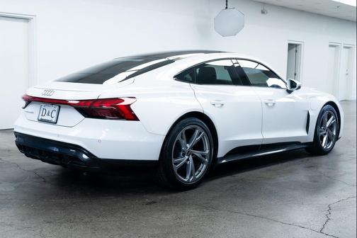 2024 Audi e-tron GT Premium Plus quattro