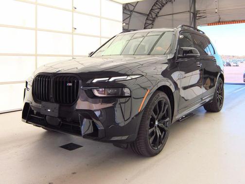 2023 BMW X7 M60i