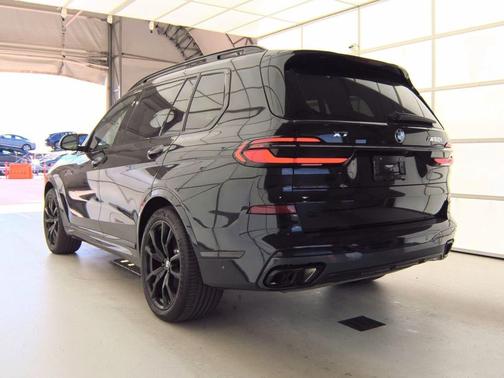 2023 BMW X7 M60i