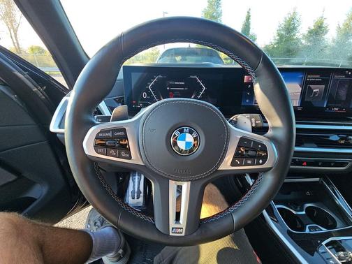 2023 BMW X7 M60i