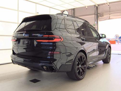 2023 BMW X7 M60i