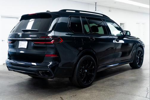 2023 BMW X7 M60i