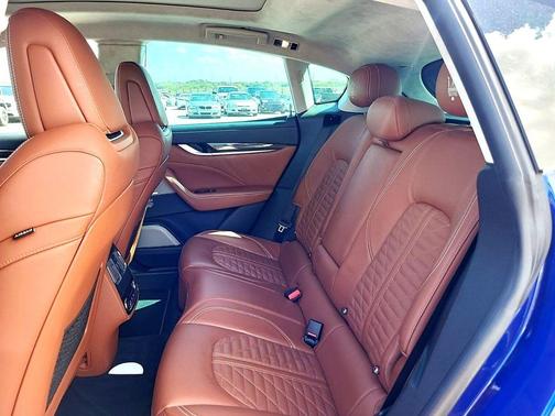 Blu Passione Mica 2019 Maserati Levante Trofeo