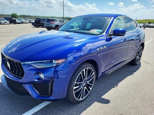 Blu Passione Mica 2019 Maserati Levante Trofeo
