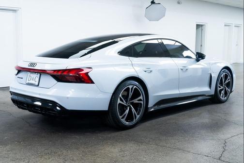 2023 Audi e-tron GT Premium Plus quattro