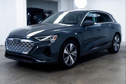 2024 Audi Q8 e-tron Premium