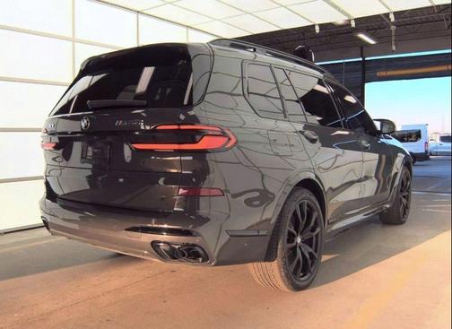 2025 BMW X7 M60i