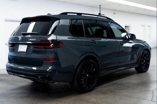 2025 BMW X7 M60i