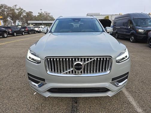 Vapour Grey Metallic 2025 Volvo XC90 B5 Core