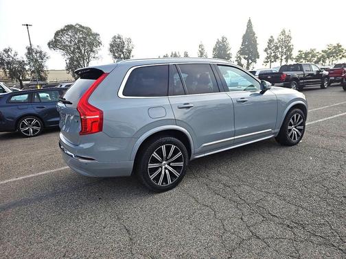 Vapour Grey Metallic 2025 Volvo XC90 B5 Core