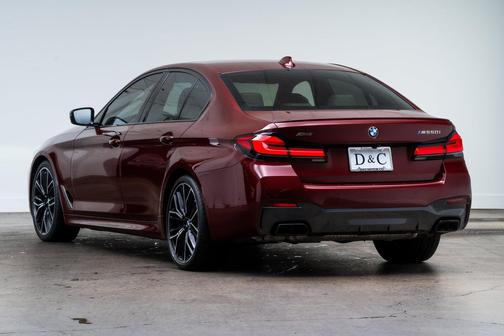 Aventurin Red Metallic 2022 BMW M550 i Xdrive