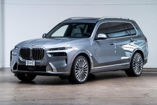 Gray Metallic 2023 BMW X7 xDrive40i