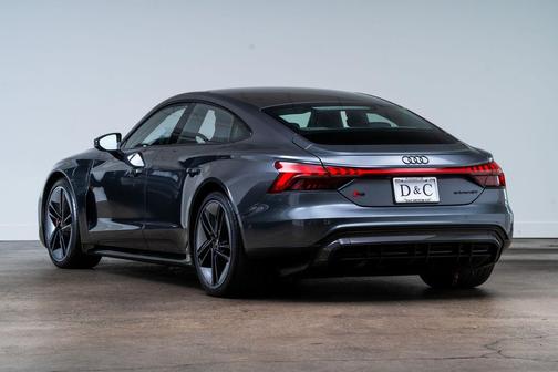 Daytona Gray Pearl Effect 2022 Audi RS e-tron GT quattro